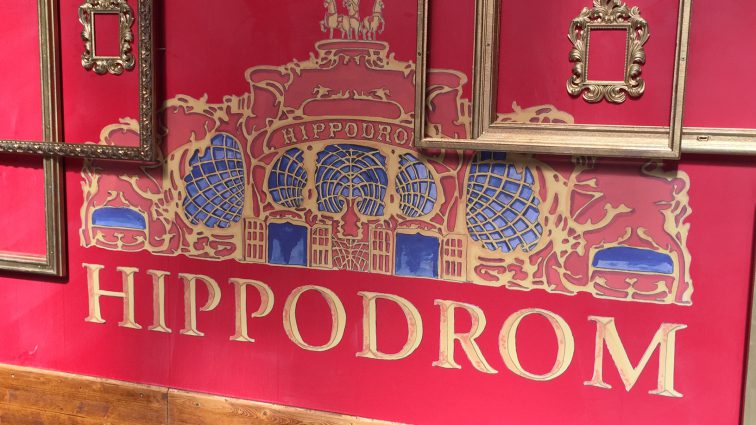 O‘ zapft is! PARTY-STIMMUNG IM HIPPODROM IM POSTPALAST