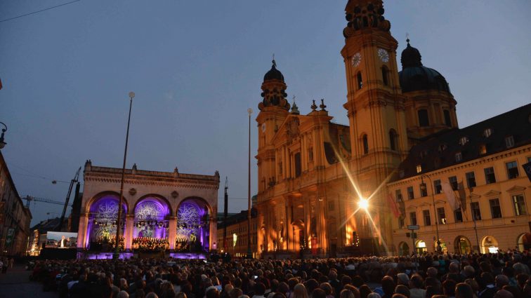 Klassik am Odeonsplatz 2017 mit den chinesischen Pianisten Lang Lang und Yuja Wang