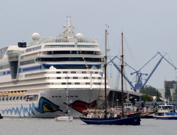 AIDA Cruises grüßt mit zwei AIDA Schiffen die Hanse Sail 2017