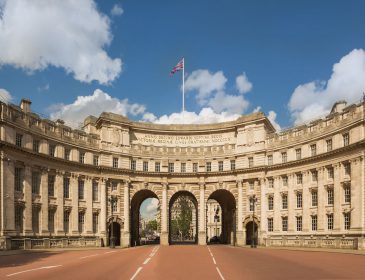 Admiralty Arch heisst Walddorf Astoria in London willkommen