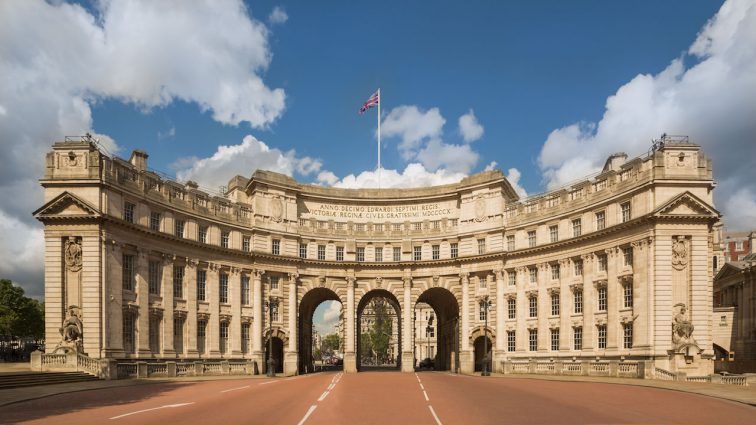 Admiralty Arch heisst Walddorf Astoria in London willkommen