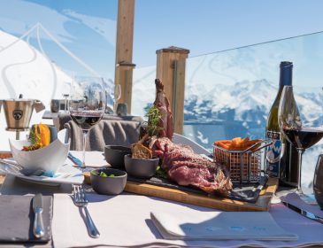 Wedelhütte lädt zu Genuss-Stammtischen auf die Gipfel der Skiregion Hochzillertal