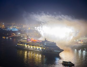 Großer Empfang für die Weltreisenden von AIDAcara in Hamburg