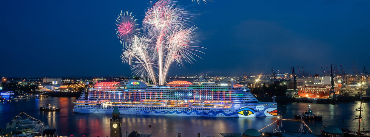 Großes AIDA Feuerwerk begeistert zum Hafengeburtstag