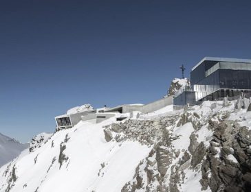 James Bond und Jaguar Land Rover in Sölden: Naomie Harris eröffnet Erlebniswelt „007 ELEMENTS“