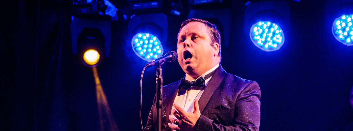 Paul Potts eröffnete das Feuerwerksspektakel in den Alpen