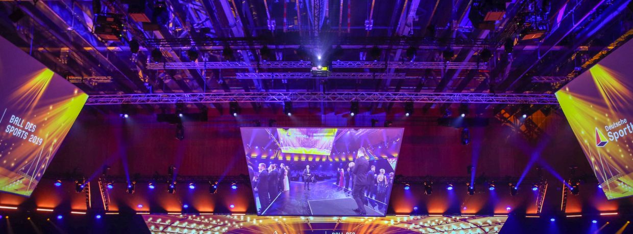 Ball des Sports 2019: Fußball-Legende Günter Netzer offiziell in die „Hall of Fame des deutschen Sports“ aufgenommen