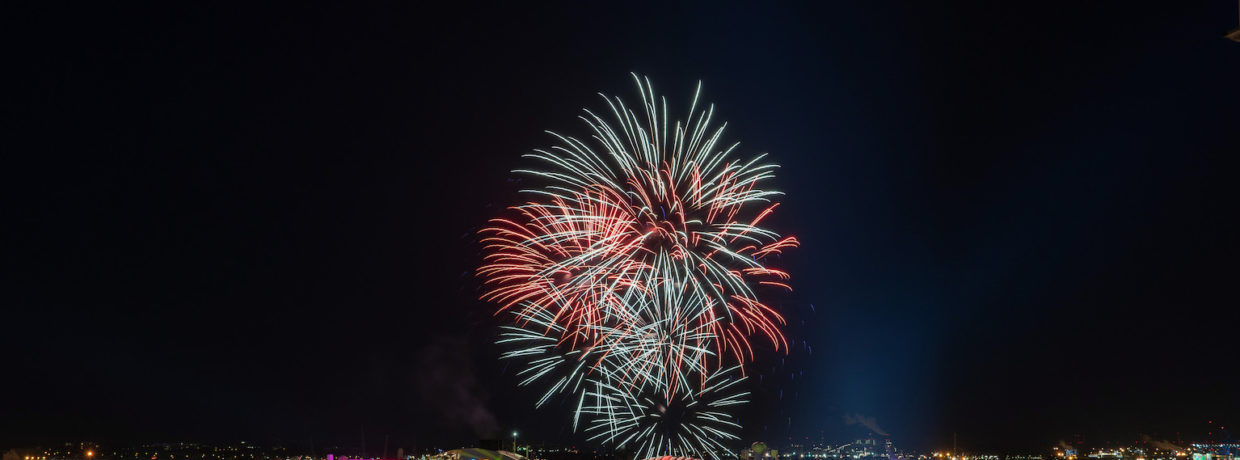 Großes AIDA Feuerwerk zum Hafengeburtstag in Hamburg