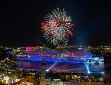 Großes AIDA Feuerwerk zum Hafengeburtstag in Hamburg