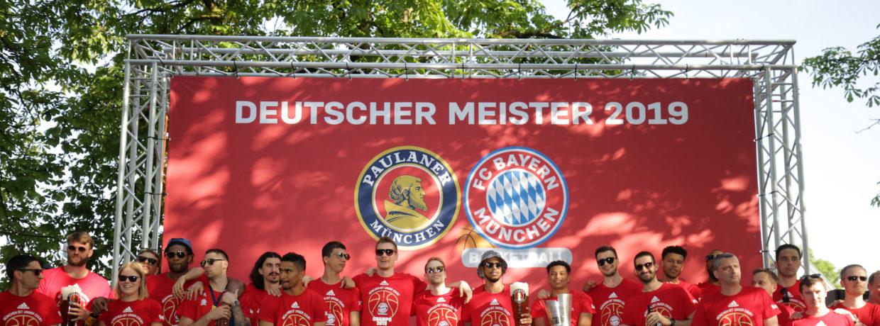 Meisterfeier des FC Bayern Basketball mit 1.000 Fans in München