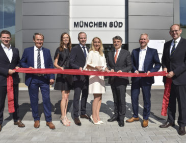 Grand Opening des größten Autohauses von Jaguar Land Rover weltweit in München