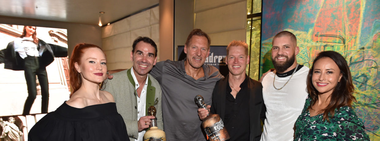 „Tequila, Masterclass and Fun“: Schwarzenegger-Neffe Patrick Knapp-Schwarzenegger und Wasenwirt Michael Wilhelmer luden ein