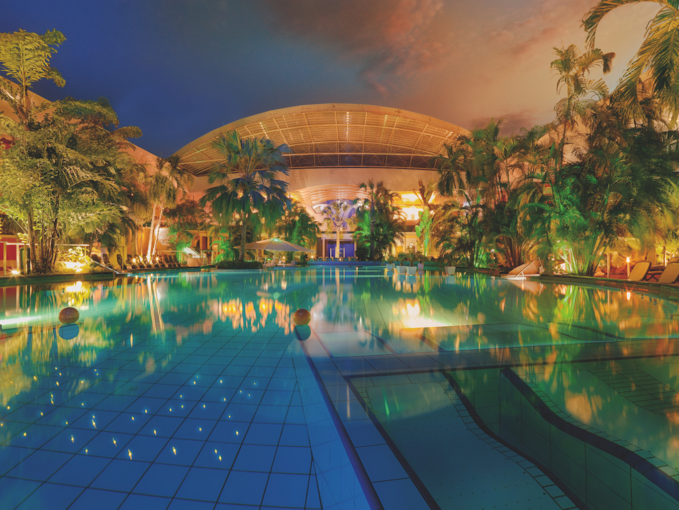 Karibische Nacht &amp; Light Night in der Therme Erding