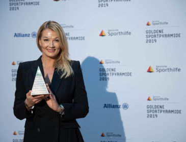 Video: Ehrung für das Lebenswerk: Franziska van Almsick erhält „Goldene Sportpyramide“