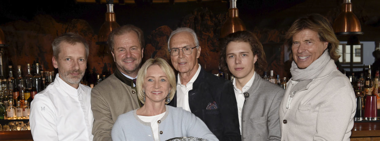 Fußball-Legende Franz Beckenbauer lädt zum traditionellen Karpfenessen ins Hotel Kitzhof