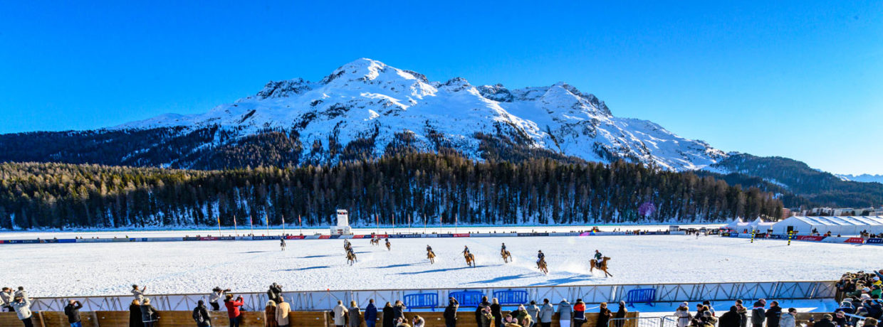 Aufbauarbeiten zum 36. Snow Polo World Cup St. Moritz beginnen