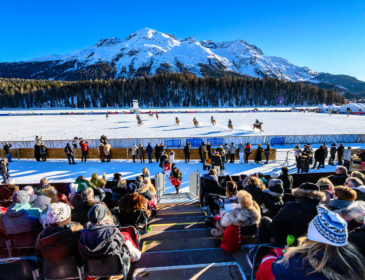 Aufbauarbeiten zum 36. Snow Polo World Cup St. Moritz beginnen