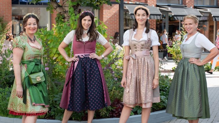 „Belladonna Wiesn Shopping Day“ in Tracht in Ingolstadt Village