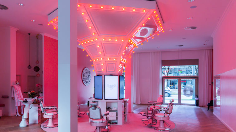 Jungfernfahrt im Münchner Beauty Carousel: Die 1. #strongwoman Beauty Lounge