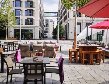 Sommer am Schwabinger Tor, dem modernen Stadtquartier in München