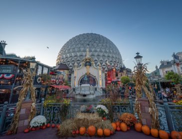 Europa-Park in einer Reihe mit dem Louvre, Eiffelturm und Kolosseum