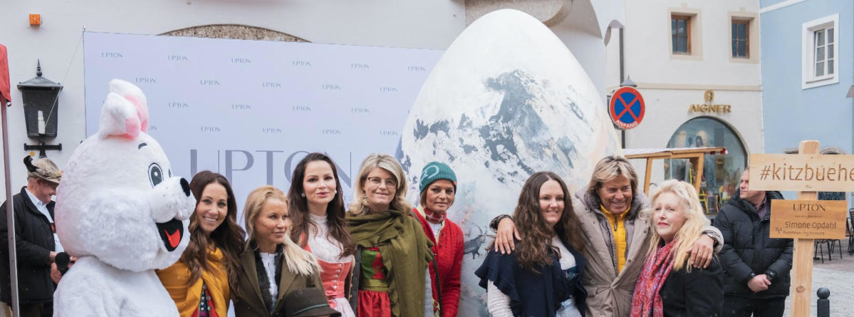 Kunstvolle Oster-Charity auf dem Ostermarkt in Kitzbühel