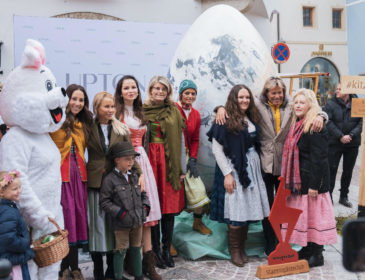 Kunstvolle Oster-Charity auf dem Ostermarkt in Kitzbühel