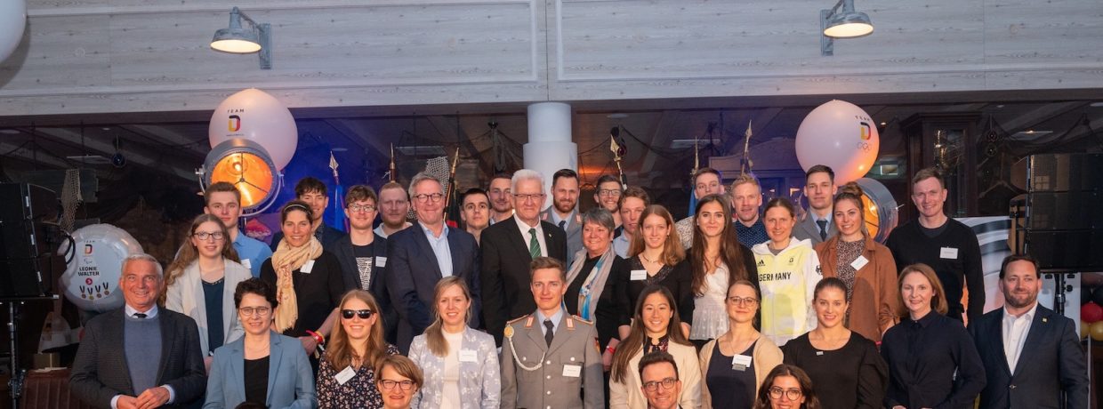 Ministerpräsident Winfried Kretschmann begrüßt Olympiateilnehmer im Europa-Park