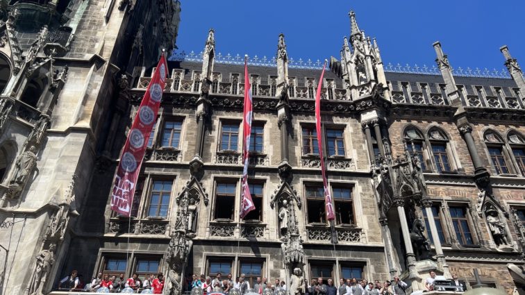 Meisterfeier des FC Bayern München auf dem Marienplatz mit Empfang im Rathaus