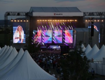 Schlagerstar Helene Fischer singt beim Mitarbeiterfest der Adolf Würth GmbH & Co. KG