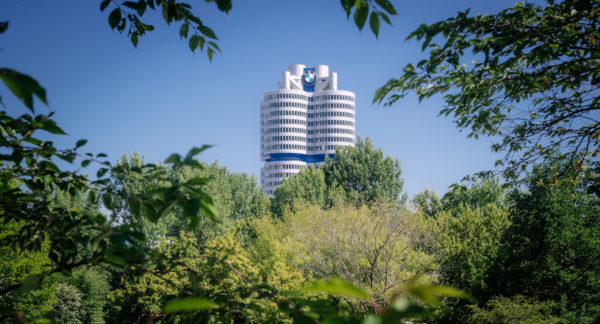 Eine internationale Ikone feiert 50. Geburtstag: Das BMW Hochhaus
