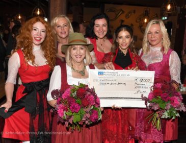 4. Ladies Red Wiesn auf dem Münchner Oktoberfest