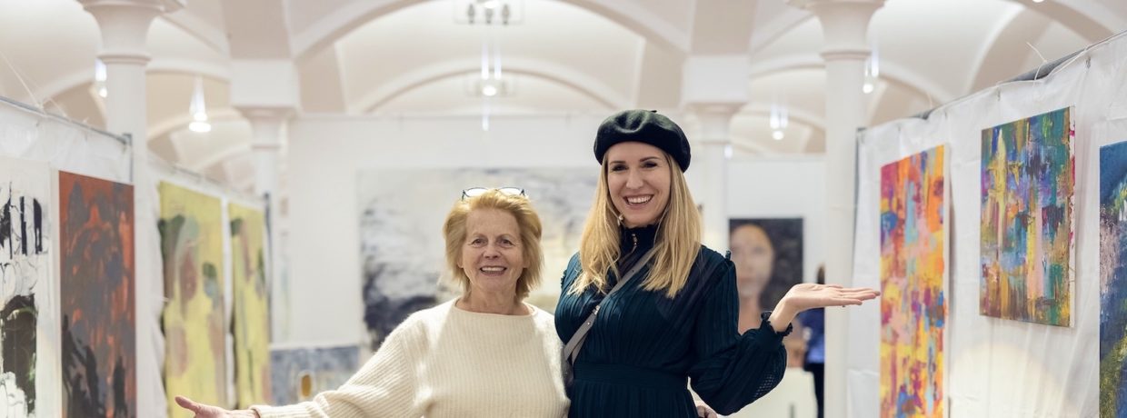 Eröffnung der Kunstausstellung „Hibatzld“ im Gut Kaltenbrunn