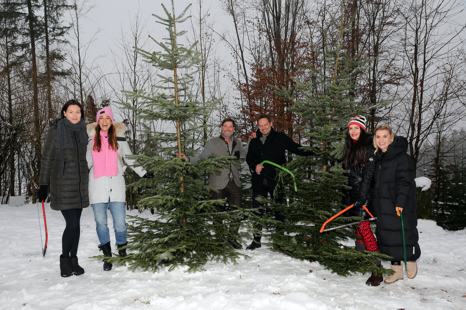 2. „Hummelwiese Wald-Weihnachtsbacken“ mit Charity-Christbaumschlagen