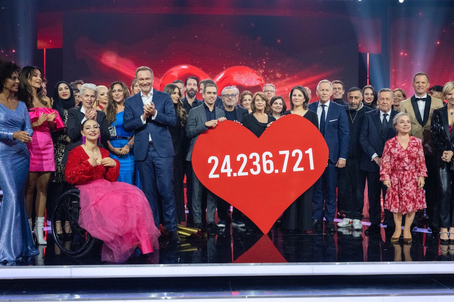 Krönung der Herzen: 24.236.721 Euro bei "Ein Herz für Kinder" 2022