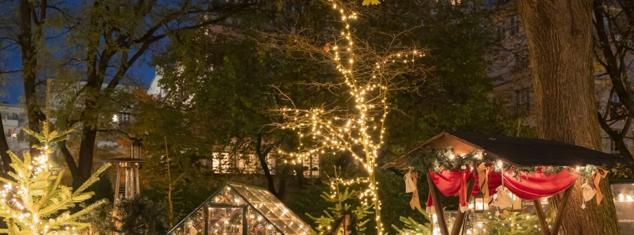 Das COSY WINTER VILLAGE auf der Terrasse des THE CHARLES HOTELS