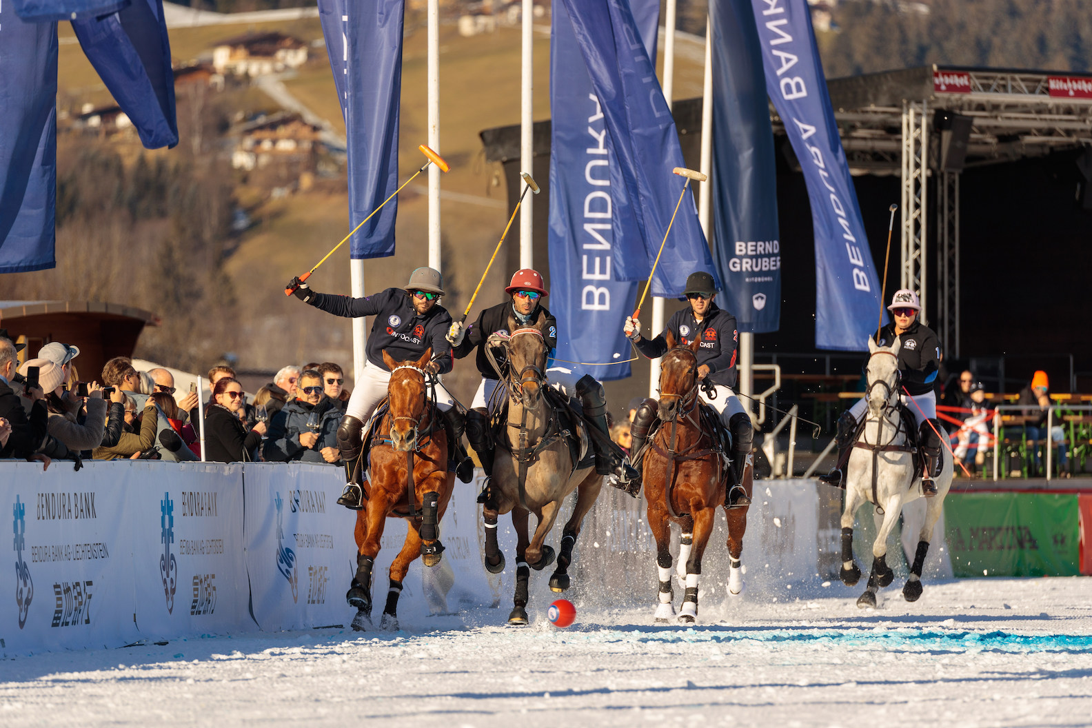 Das große 20-jährige Jubiläum: Bendura Bank Snow Polo World Cup Kitzbühel 2023