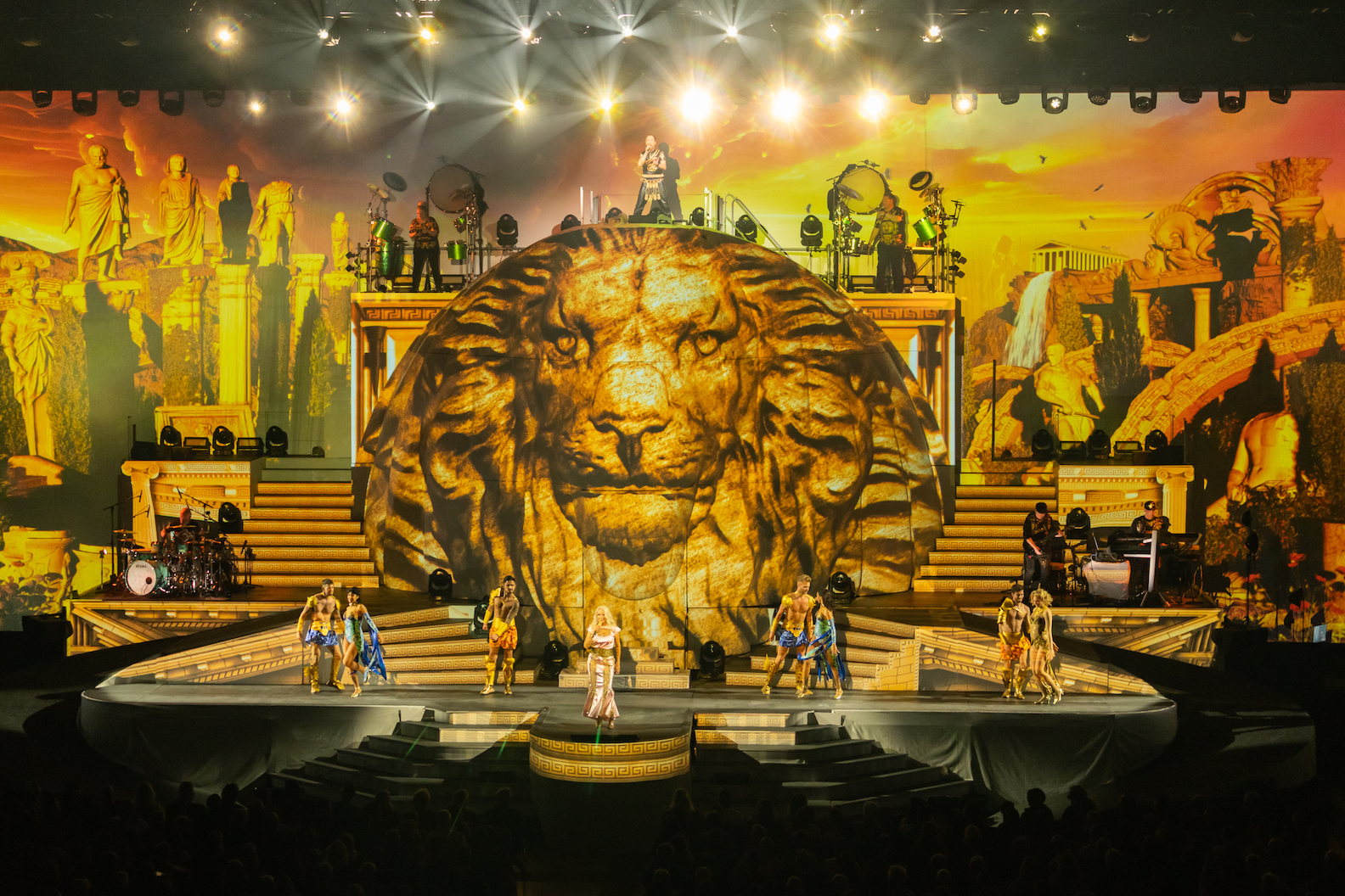 Furiose Weltpremieren-Show der DJ BoBo Tour «EVOLUT30N» im Europa-Park