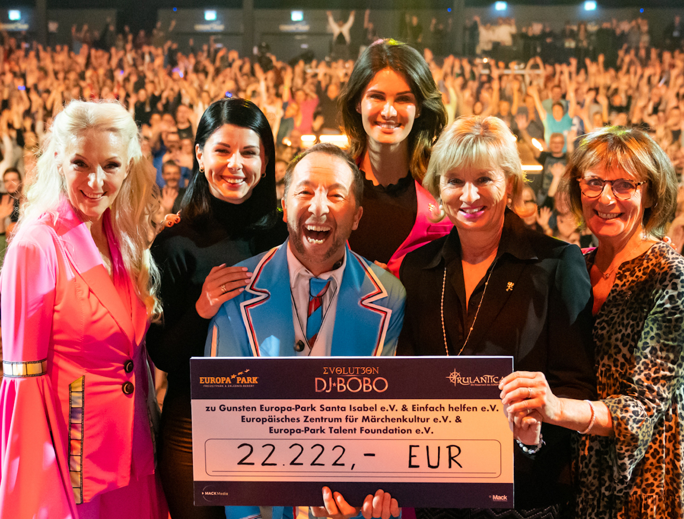 Furiose Weltpremieren-Show der DJ BoBo Tour «EVOLUT30N» im Europa-Park