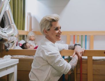Engagement mit Herz: „Doc Caro“ ist neue „Nestwärme“-Botschafterin