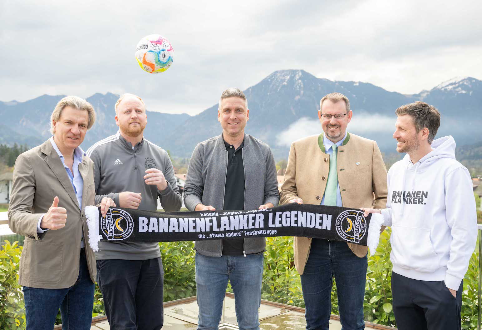 Fußballfieber am Tegernsee: 2. Benefiz-Spiel mit den Bananenflanker-Legenden
