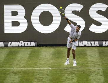 Jan-Lennard Struff schlägt bei den BOSS OPEN in Stuttgart auf