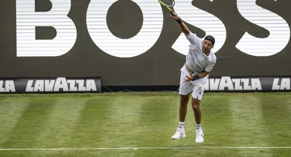 Jan-Lennard Struff schlägt bei den BOSS OPEN in Stuttgart auf