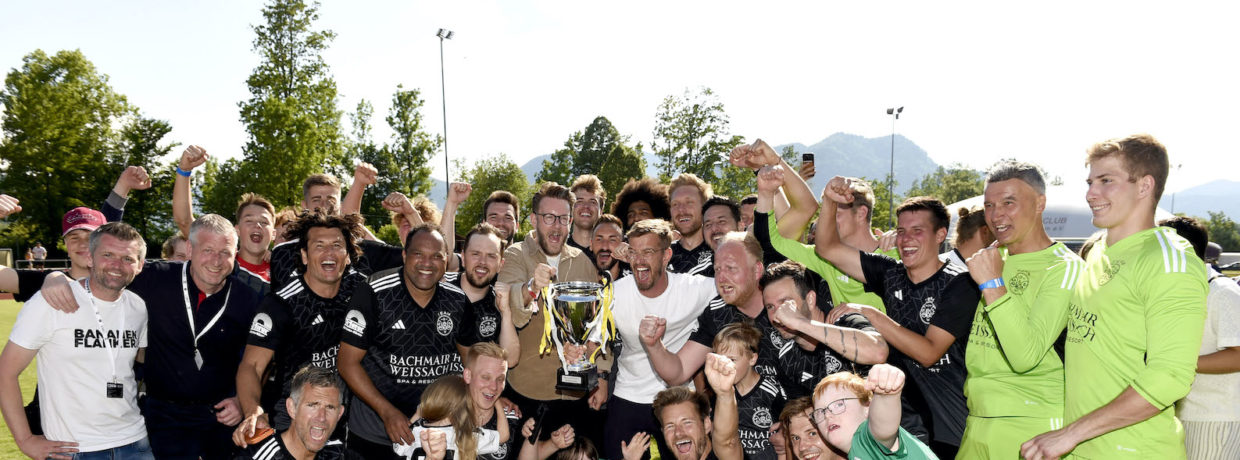 2. Benefiz-Fußballspiel mit den Bananenflanker-Legenden am Tegernsee