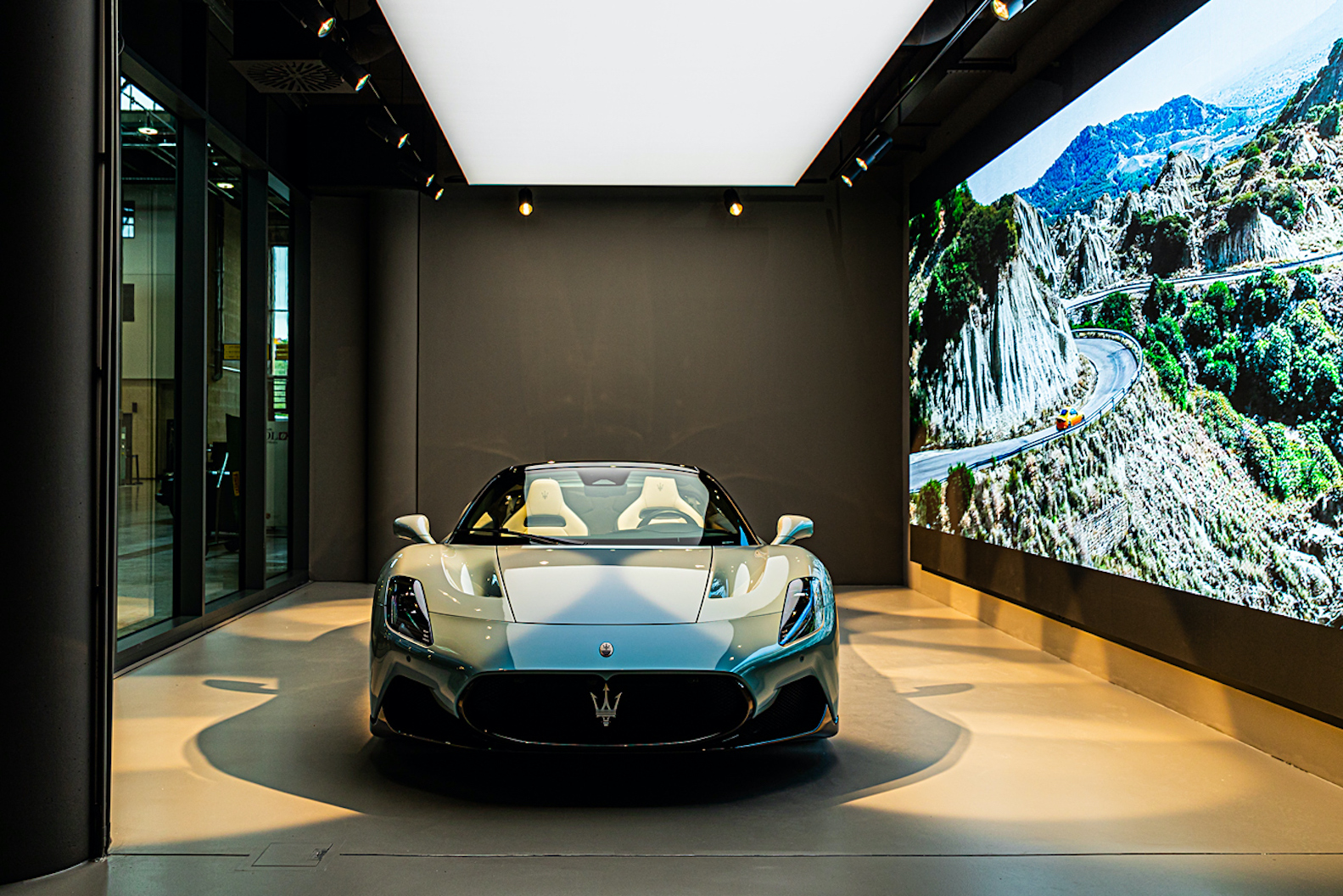 Maserati mit neuem Showroom in München - in der Motorworld