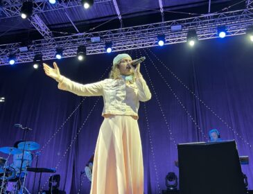 „Regen-geküsstes“ Konzert von Katie Melua auf Schloss Kapfenburg