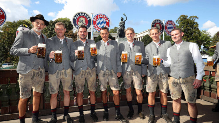 Beste Stimmung beim traditionellen Wiesn-Besuch des FC Bayern