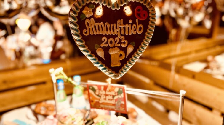 25 Jahre „Almauftrieb“- Der hochkarätige Kult Oktoberfest-Event in der Käfer Wiesn-Schänke