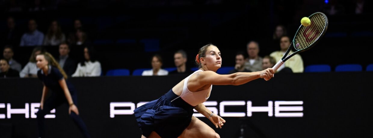 Elena Rybakina und Marta Kostyuk im Finale in der Porsche-Arena