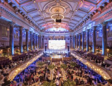 Ball des Weines 2024 im Kurhaus in Wiesbaden – Alles bunt!